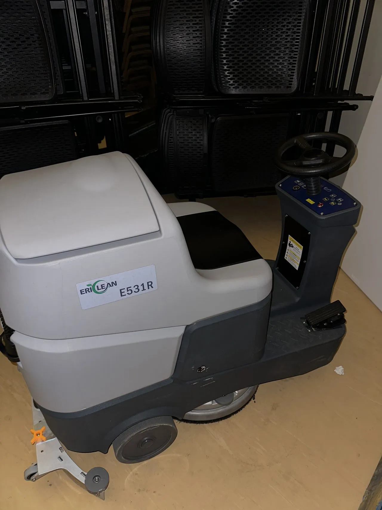 Walk-behind floor scrubber